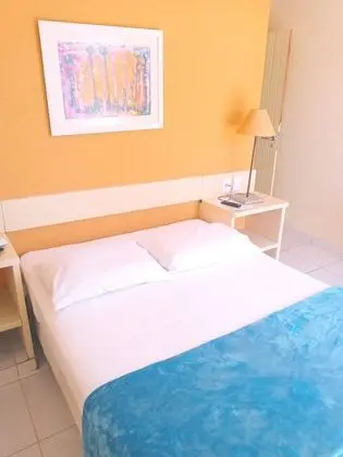 Traditional Tek Büyük Yataklı Oda