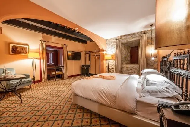 Superior Tek Büyük veya İki Ayrı Yataklı Oda (Castle)