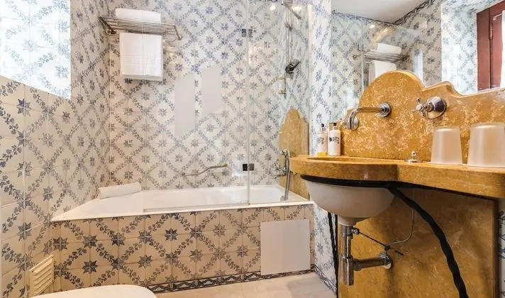 Superior Tek Büyük veya İki Ayrı Yataklı Oda (Castle)