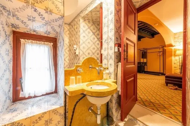 Superior Tek Büyük veya İki Ayrı Yataklı Oda (Castle)