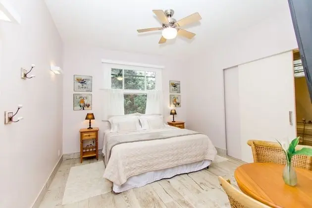 Traditional Tek Büyük veya İki Ayrı Yataklı Oda (Suite Bege)