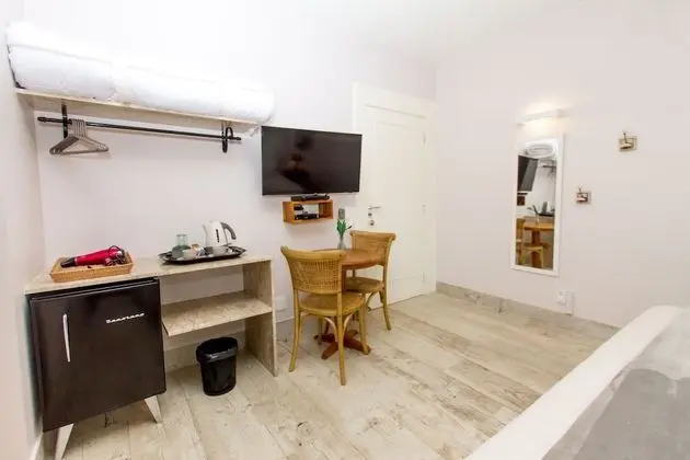 Traditional Tek Büyük veya İki Ayrı Yataklı Oda (Suite Bege)