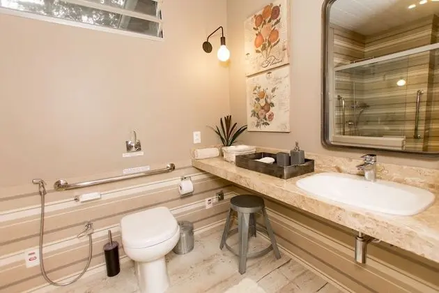 Traditional Tek Büyük veya İki Ayrı Yataklı Oda (Suite Bege)