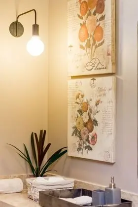 Traditional Tek Büyük veya İki Ayrı Yataklı Oda (Suite Bege)