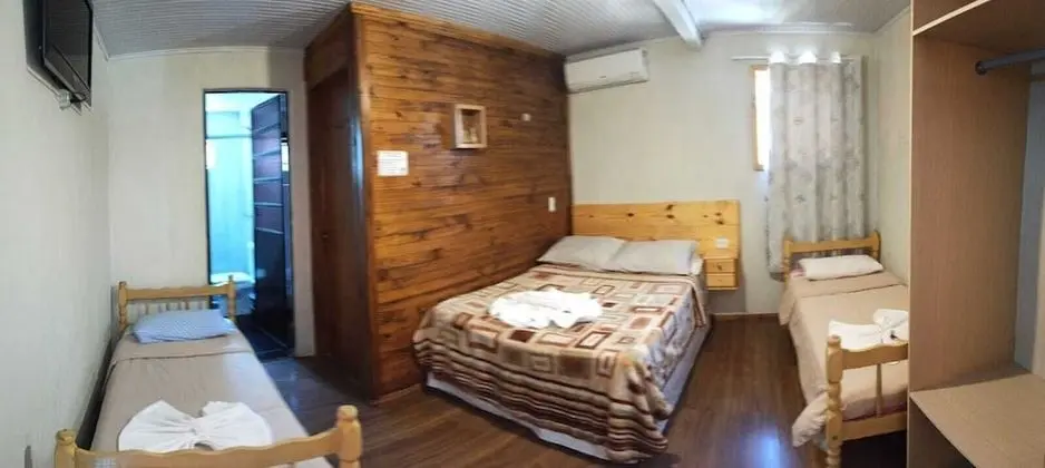 Quarto Quadruplo com Banheiro Privativo