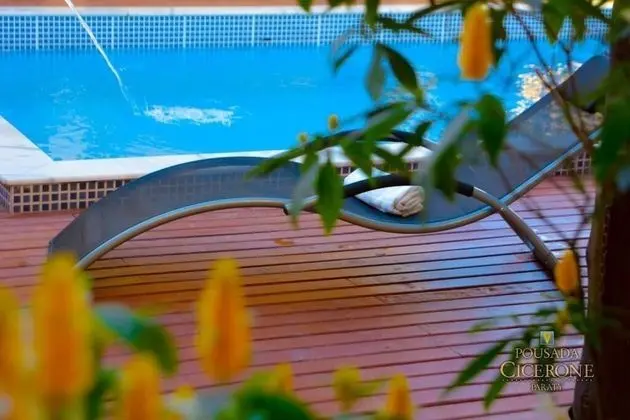 Traditional Tek Büyük Yataklı Oda