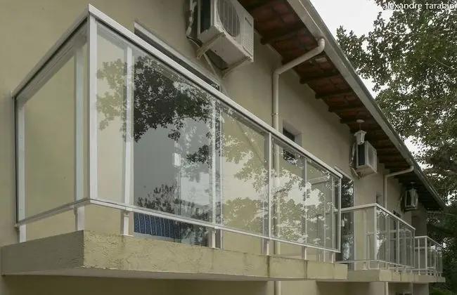 Üç Kişilik Oda, Balkon