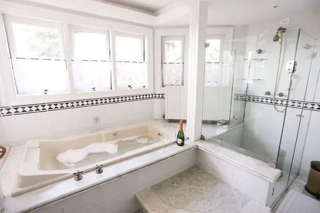 Premium Tek Büyük Yataklı Oda