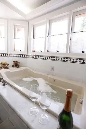 Premium Tek Büyük Yataklı Oda