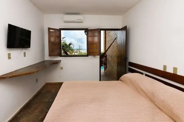 Tek Büyük Yataklı Oda, Balkon, Havuz Manzaralı
