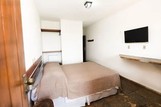 Tek Büyük Yataklı Oda, Balkon, Havuz Manzaralı