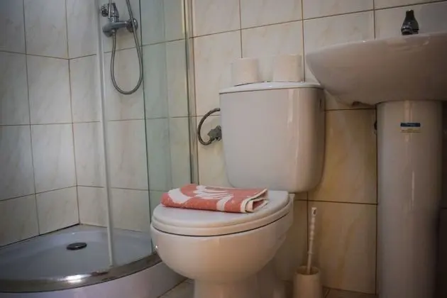 Üç Kişilik Oda