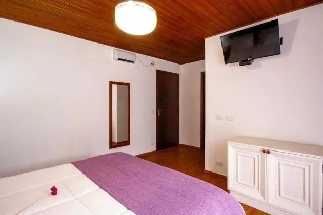 Standard Üç Kişilik Oda, Bahçe Manzaralı