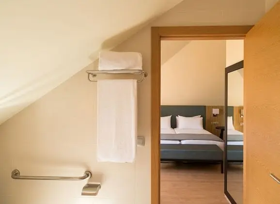 Tek Büyük Yataklı Oda, 2 Tek Kişilik Yatak