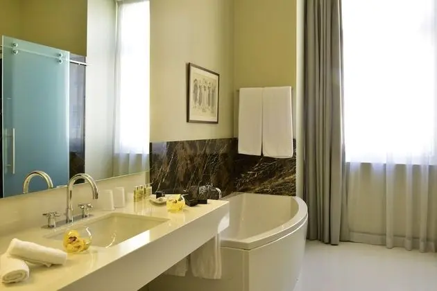 Deluxe Tek Büyük veya İki Ayrı Yataklı Oda