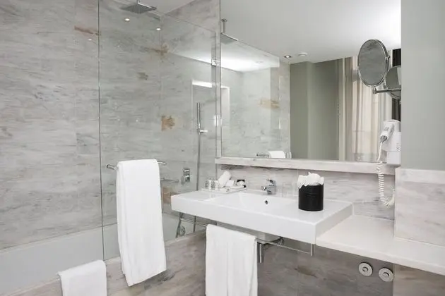 Superior Tek Büyük veya İki Ayrı Yataklı Oda