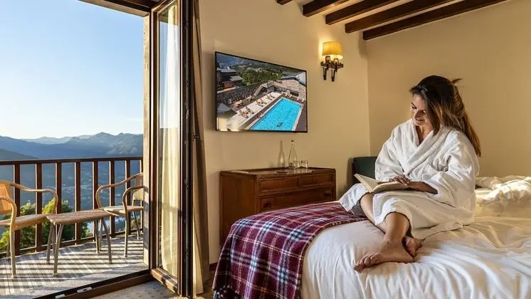 Superior Tek Büyük veya İki Ayrı Yataklı Oda, Balkon, Nehir Manzaralı