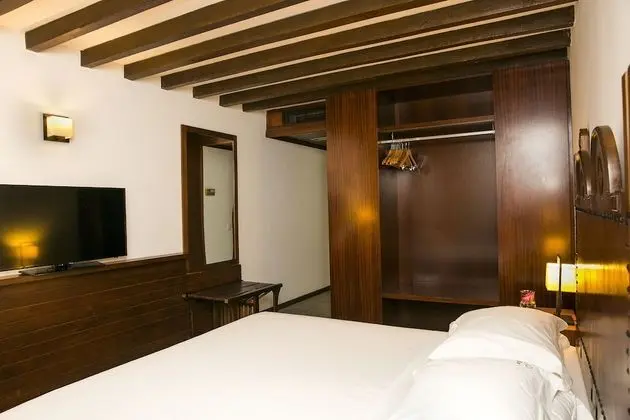 Superior Tek Büyük veya İki Ayrı Yataklı Oda, Balkon, Nehir Manzaralı