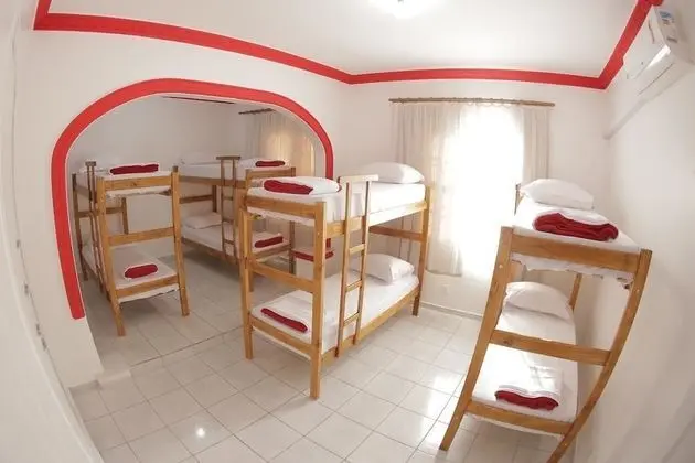 Ortak Ranzalı Oda, Karma Ranzalı Oda