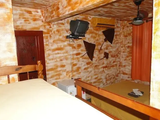 Dört Kişilik Oda, Havuz Manzaralı
