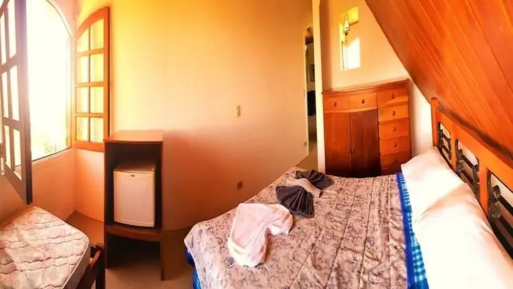 Tek Büyük veya İki Ayrı Yataklı Oda, Dağ Manzaralı