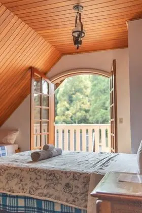 Tek Büyük veya İki Ayrı Yataklı Oda, Dağ Manzaralı