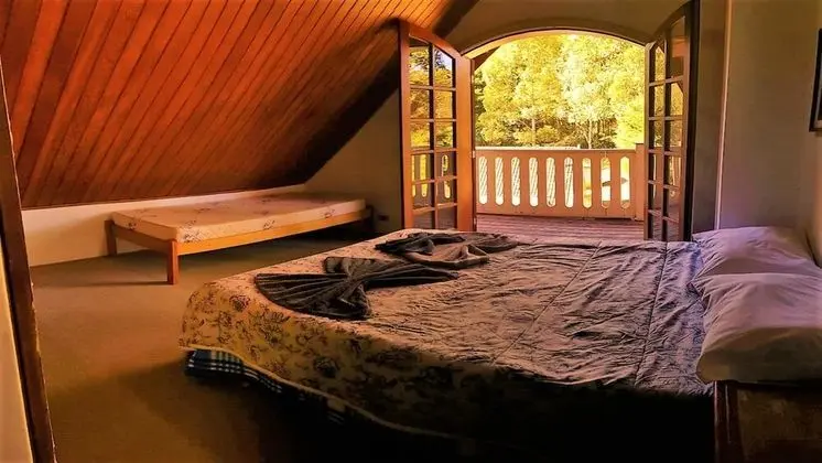 Tek Büyük veya İki Ayrı Yataklı Oda, Dağ Manzaralı