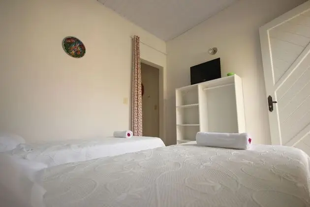 Suíte conjugada (2 quartos e 1 banheiro) quádrupla
