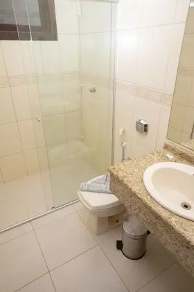 Suíte conjugada (2 quartos e 1 banheiro) quádrupla