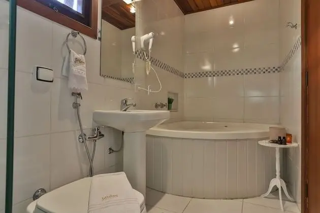 Büyük Yataklı Tek Kişilik Oda
