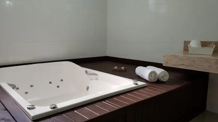 Deluxe Tek Büyük Yataklı Oda, Jakuzi