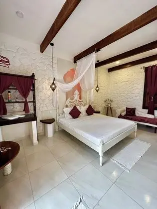 Romantic Oda, Havuz Manzaralı