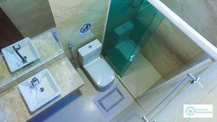 Quarto standard mar com banheiro compartilhado