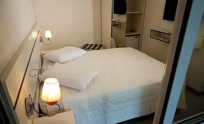 Economy Tek Büyük Yataklı Oda