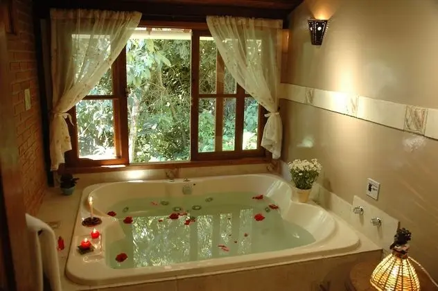 Romantic Tek Büyük Yataklı Oda (Hortensias)