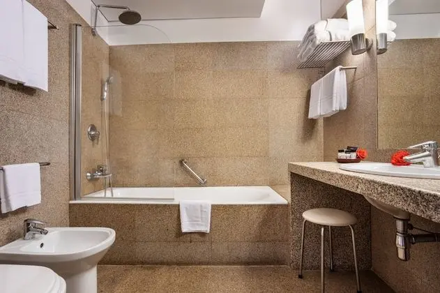 Superior Tek Büyük veya İki Ayrı Yataklı Oda