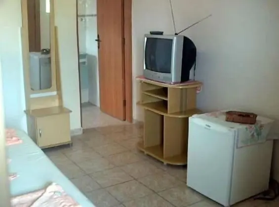 Standard Tek Büyük Yataklı Oda (com ventilador )