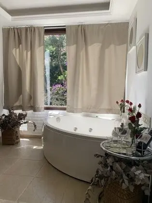 Superior Tek Büyük veya İki Ayrı Yataklı Oda