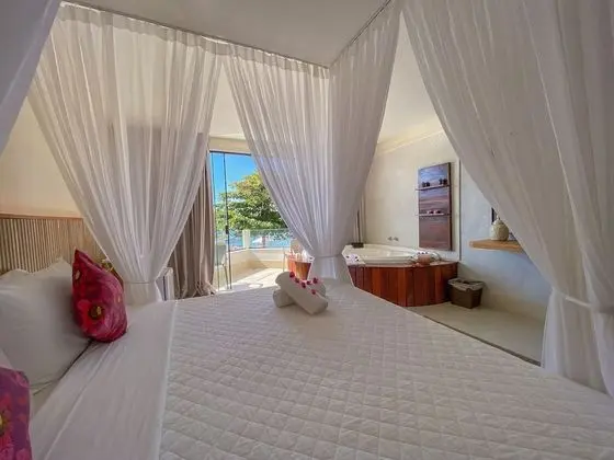 Suite Master, Lake View