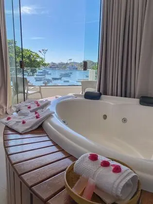 Suite Master, Lake View