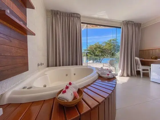 Suite Master, Lake View