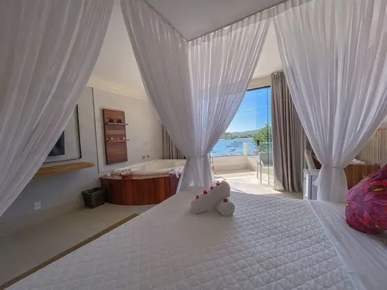 Suite Master, Lake View