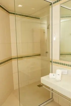 Suite Master, Lake View