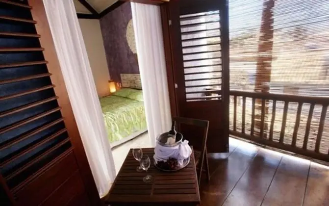 QUARTO DUPLO COM VARANDA
