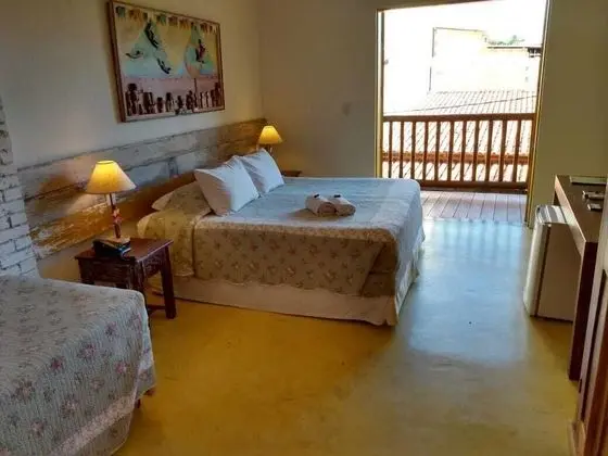 QUARTO QUADRUPLO COM VARANDA