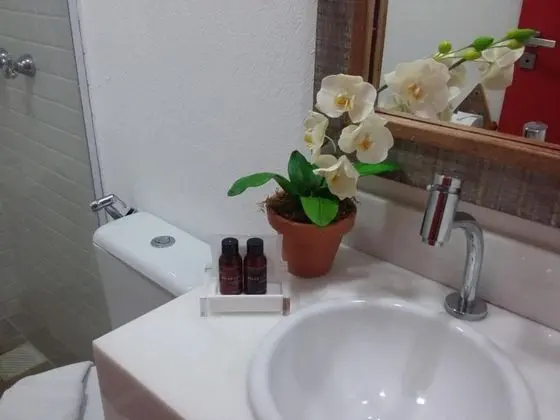 QUARTO QUADRUPLO COM VARANDA
