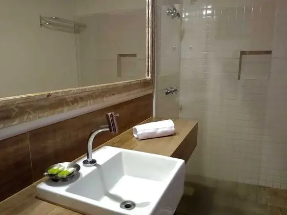 QUARTO QUADRUPLO COM VARANDA