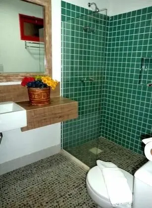 QUARTO QUADRUPLO COM VARANDA