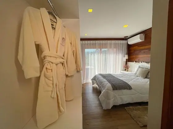 Premium Tek Büyük Yataklı Oda