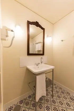 Standard Tek Büyük Yataklı Oda (Village View)